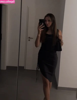 Katharina Xenia [ katharina-xenia ] - Do you think my girl cock is big? Be honest🤔👀