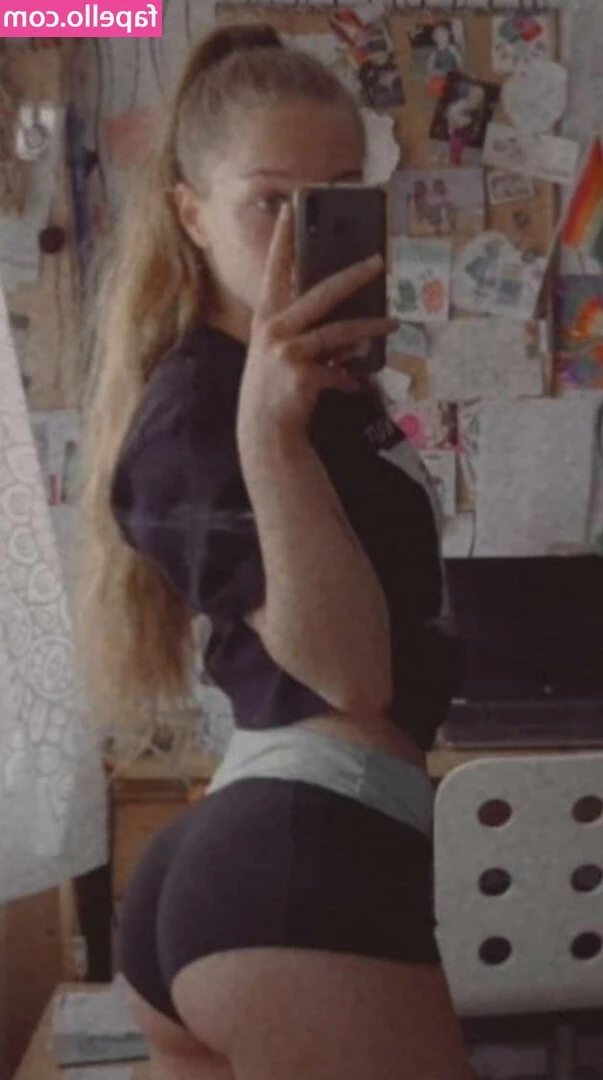 theresa_s0phie [ theresa-s0phie ] - What do you think, are my feet worthy of your attention?