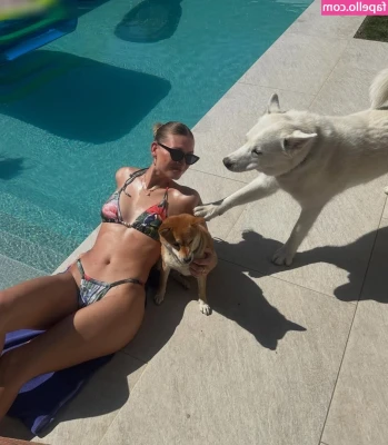 Noemi Peschel [ noemi-peschel ] - My nipples get lighter in the winter time 😩