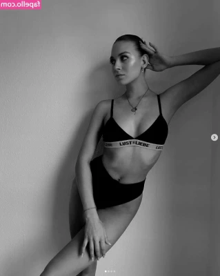 Noemi Peschel [ noemi-peschel ] - Fingers in my pussy make me so wet 💧😍  The full 15 min video is