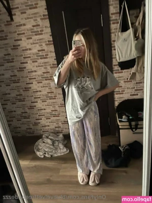 bluevelvetfreenudezzz - tbh I really love this outfit I think it’s so sexy 🥹😈