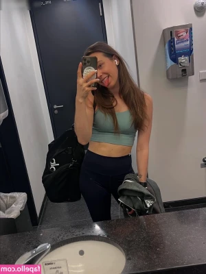 kimkirschen - Any plans of you spending the New Year jerking off to me? 😏