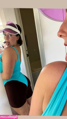 Bel Larcombe / Slice_of_salami_ [ bel-larcombe-slice-of-salami ] - This is how I end up my workout today  I m definitely getting ready