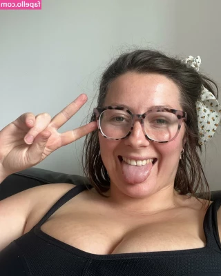 Bel Larcombe / Slice_of_salami_ [ bel-larcombe-slice-of-salami ] - Will you give me some milk?🤤🤤
