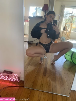 Ivy Lebelle [ ivy-lebelle ] - Getting hot in the kitchen 👀  Join me in the dms!! It's gonna be