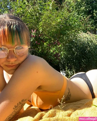 The Queer Kiwi [ the-queer-kiwi ] - How’s your day going? 👀