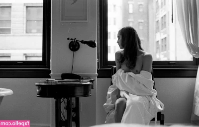 Tessa’s Ghost [ tessa-s-ghost ] - Good morning Breasties !! ☀️ I’m online and in my inbox!!