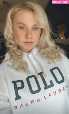 Natasha.the.russian [ natasha-the-russian ] - Scroll for a vid of me showing off post workout and post shower!