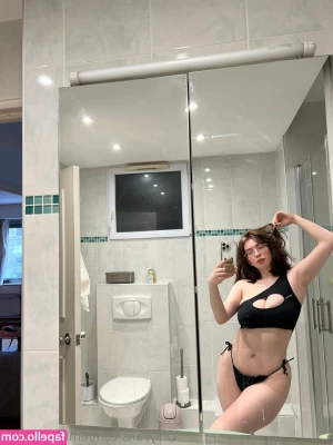 Victoriaramxs [ victoriaramxs-2 ] - POV: Handsy the hardworking housekeeper gets EXTRAAA dirty while