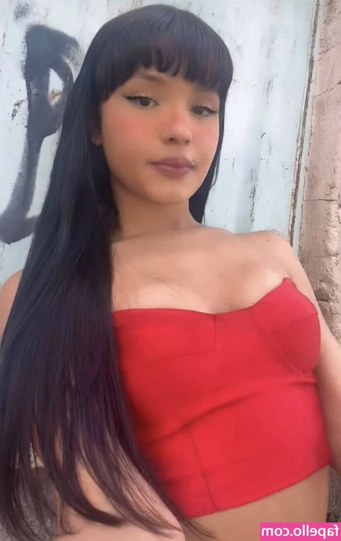 Bra_nquinhaa00 [ bra-nquinhaa00 ] - 3 girls, baby oil, butt plugs... this is going to be an EASY video to