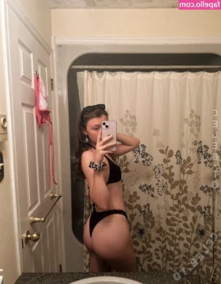 Alyssa Schwartz [ alyssa-schwartz ] - Daddy's working