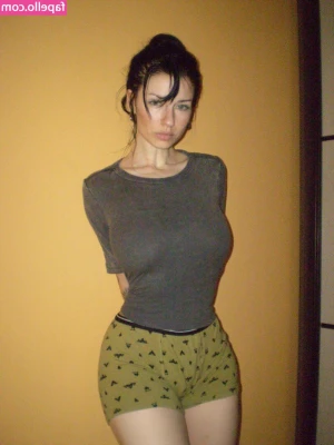 innervus - Here you can see how slow and sluggish she is even eating a single