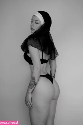 innervus - If anyone wants custom videos or there own pictures u can ask