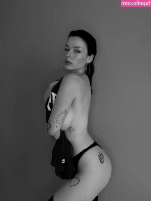 innervus - Sunday bumday   feelin fiesty  Do you like the view from behind there