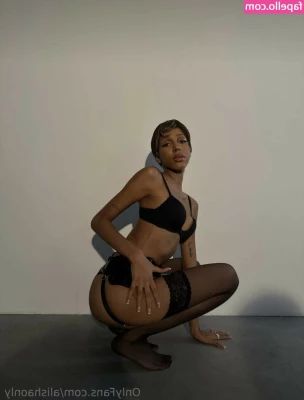 Alisha Kone [ alisha-kone ] - Smoke with me baby