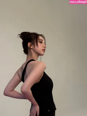 katarinabluu - @mizzerotiqued is where you'll find totally different types of videos