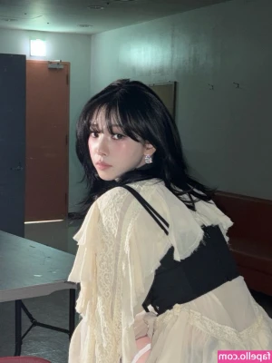 katarinabluu - If you want me to go live make my tip goal! It’s an easy goal guys