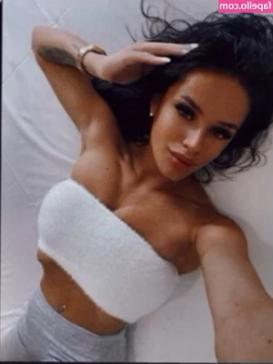 Denisa R Maria [ denisa-r-maria ] - 😛 hello, from my hips ✨
