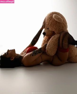 isyourgirlangie [ isyourgirlangie-2 ] - 📷 x4  Fuck me on the floor if you want, I don't care, just fuck me
