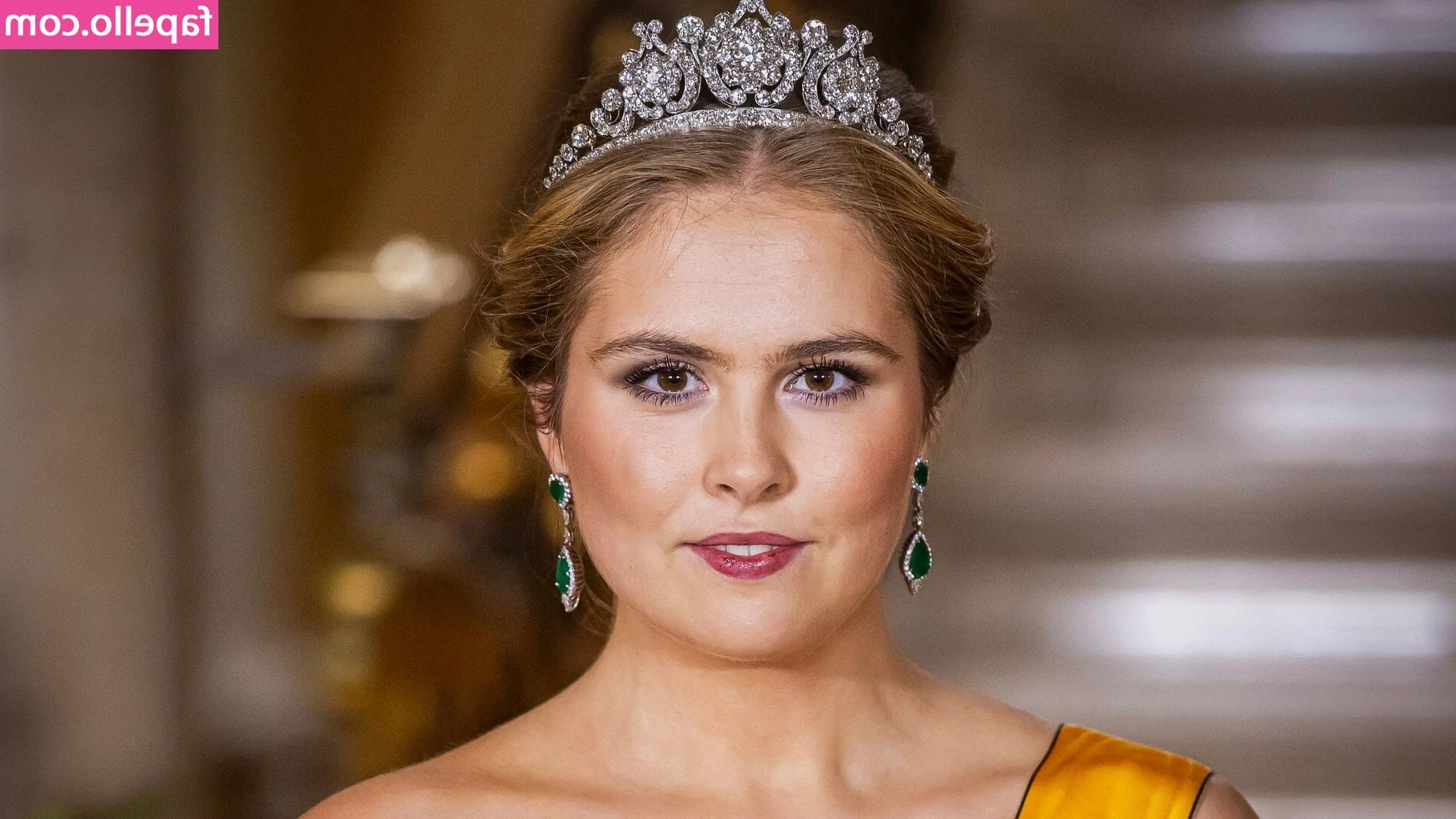 Princess Amalia [ princess-amalia ] - Could you help me out of these? 😈