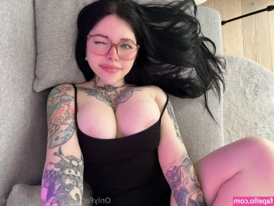marinamuifree [ marinamuifree-9 ] - This pussy needs some attention 🖤