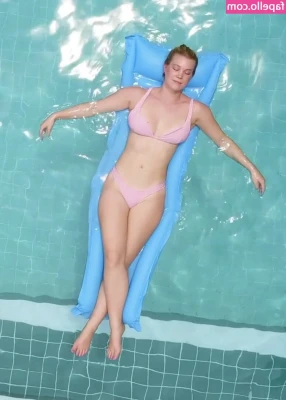Alex Outhwaite [ alex-outhwaite ] - @b8insideme loves farting in my face!