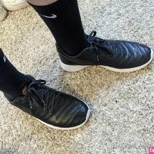 sneaks182