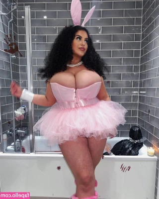 Hunny Mims [ hunny-mims ] - Want to join us? 😈🍑 @claruspolaris