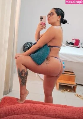Raphaela Starling [ raphaela-starling ] - How does this color look on me papi? Is it a yes or a no?