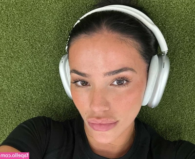 baddiejuu - Just stretching