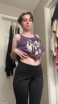 ComfyGrimRose - Hat backwards vs hat forwards