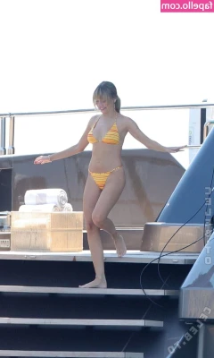 Ester Expósito [ ester-expsito ] - Latest Leaked Content