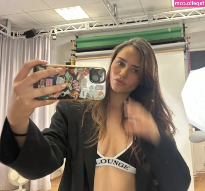Fiona Graninger [ fiona-graninger ] - Booty for fans 🥰😍😘 love you 💋💋💋