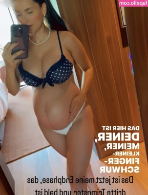 Kattia Vides [ kattia-vides ] - I’m having some particularly R-rated thoughts right now and