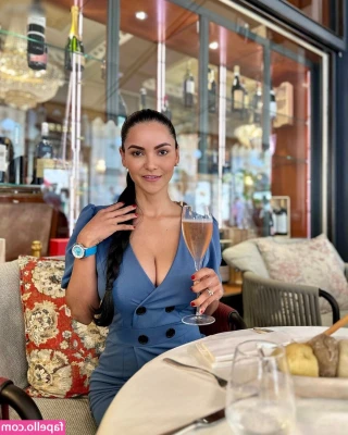 Kattia Vides [ kattia-vides ] - Under this dress is a wet pussy and tight asshole for you hehe