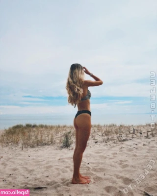 Larissa Merlyn Selena [ larissa-merlyn-selena ] - Wanna snuggle?