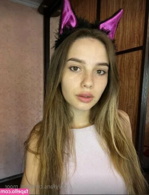Kim Moor [ kim-moor ] - Just curious, do I have any followers on here who are deaf/hard of