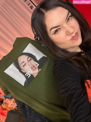 Sasha Grey [ sasha-grey ] - Sexy yellow socks Part 2😆😋❤️