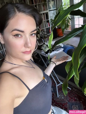 Sasha Grey [ sasha-grey ] - Tell me  how s the view from down there