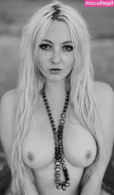Amber Farndon [ amber-farndon ] - the only thing missing is a pair of pleasers 😌