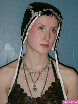 Lizzie Mayland [ lizzie-mayland ] - How long ago don't we have a HOT VIDEOCALL? I'm waiting for you to