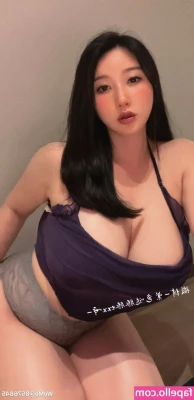 Tong xiaoxin [ tong-xiaoxin ] - I’m outside again! 😏 Swipe for the video!☀️  Almost 11