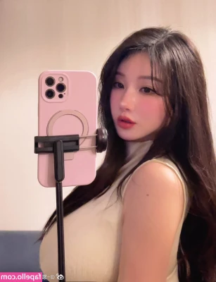 Tong xiaoxin [ tong-xiaoxin ] - Another video for you losers to worship   Just a reminder that I own