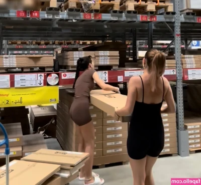 Sarah Theiler [ sarah-theiler ] - Topless flip off