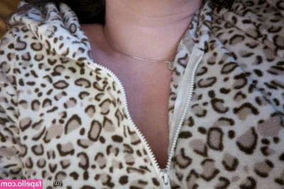 FeralHousewife - Like my outfit? 🥰📸
