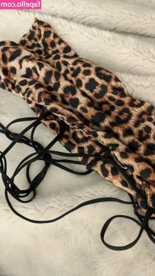 FeralHousewife - Hey guys, tell me what you'd want for a VIP Package. Voice Notes?