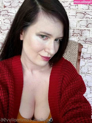 Classy Gothic Witch [ classy-gothic-witch ] - there's a reeeally cute video clip in your messages right now