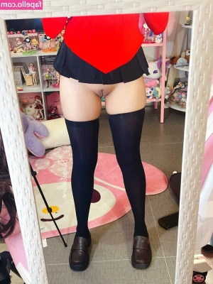 Sweetieline - This adorable model  ana_stasia_xo looks so cute when she gets on her