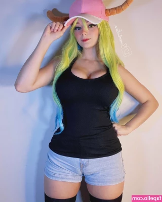Sweetieline - Holding and jiggling the big tiddies