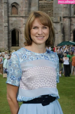 Fiona Bruce [ fiona-bruce ] - Are my tits better out of the bikini? Or should I put them back in